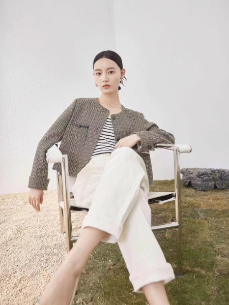 尼赫菲女装 冬季通勤感穿搭 简约而不失优雅 